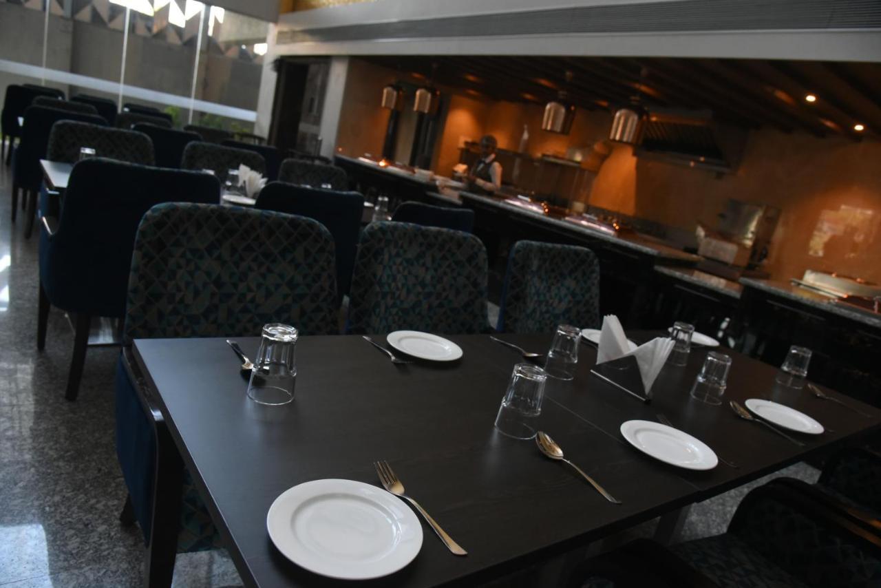 Hotel Accord Premier Raigarh Esterno foto